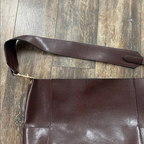 Elegant Burgundy Shoulder Bag - Picture 5 of 6
